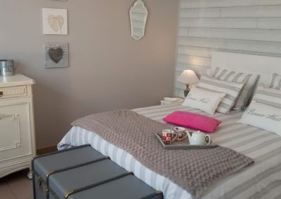 Chambre parental lit de 160 l'atelier du bord de mer saint gilles croix de vie